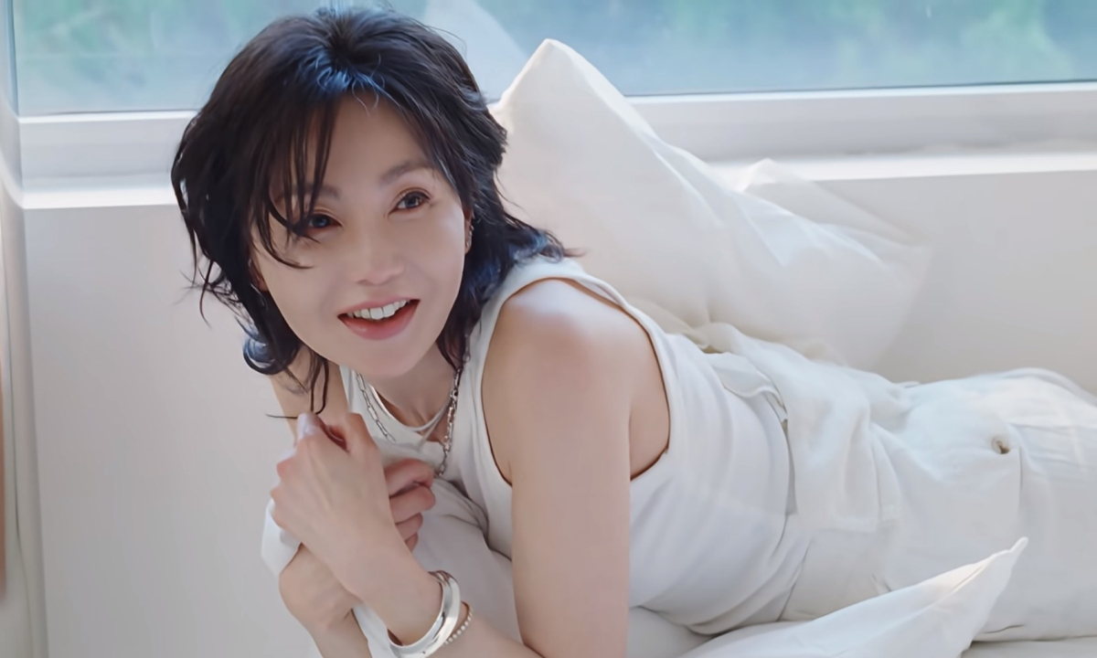 Vẻ thanh lịch của Trương Mạn Ngọc